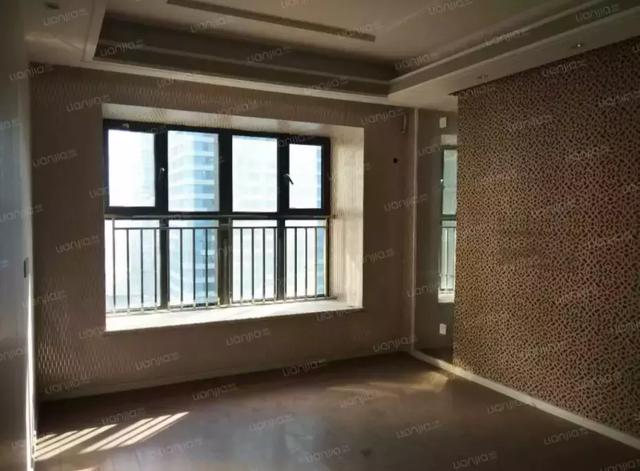 业主猛降60万！金高地铁盘2.2万/平！中介：两年冇见过