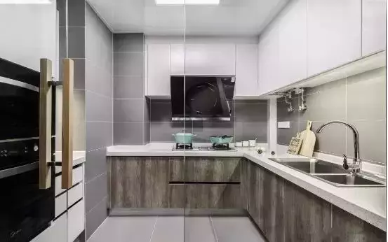 参观同事家100㎡新房, 头次见冰箱放玄关, 灰白色调怎么看都高级!