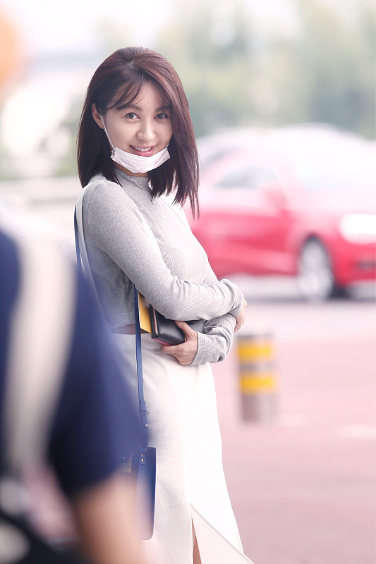 有种身材标准叫李菲儿，甜美的微笑也是十分抢眼
