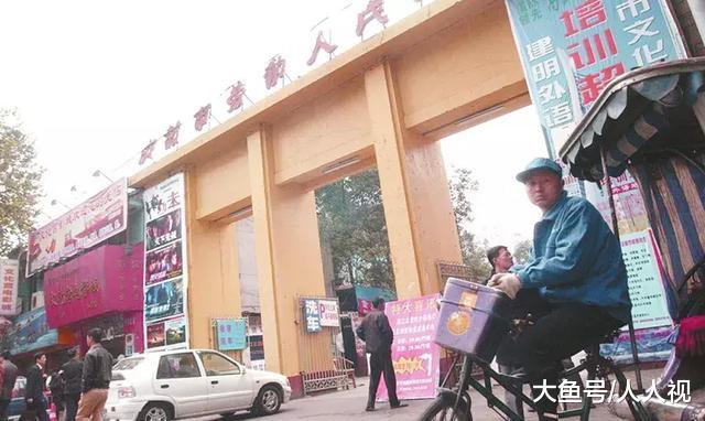 一张11年前的成都房地产广告，看完后我泪崩了