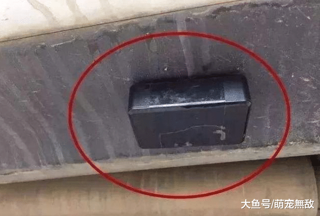 车友们注意：在车尾发现这种黑盒子请立即拆除