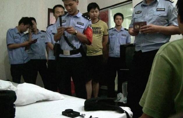 為何情侶入住酒店后，深夜總會有警察敲門呢？