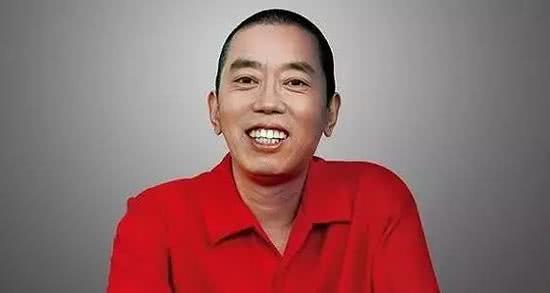 他凭借14个字的广告赚走500亿，半个中国都知道这个品牌，现在豪车代步