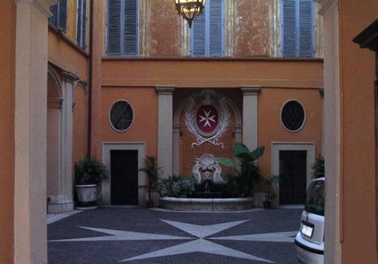 全球最“惨”国家，连领土都没有，只能靠租房维持国家运转