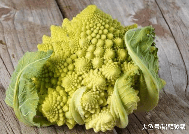 霍思燕給兒子切的水果，您吃過幾種，網友：貧窮限制我的想象力