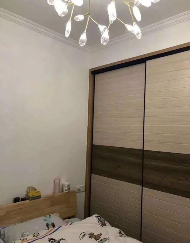 小户型52平单间把阳台改成卧室，瞬间就有了两居室