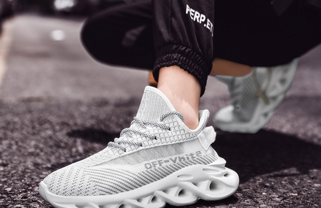 中国最委屈的“国产跑鞋”，如今跌到100元却卖不动，却个个胜过NB