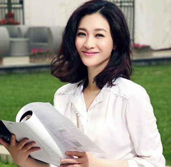 参观李小冉现实的家，花园造价起码过百万，老公也太有钱了