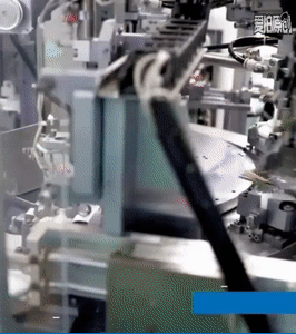 科技挂钩来了，一秒安装拆卸，轻松挂10斤，1000天不脱落！