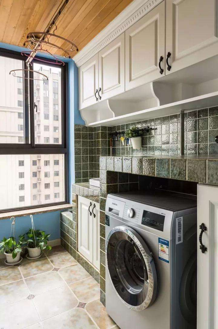 家居生活阳台，建议做洗衣、收纳柜的同时再多一个设计，会更实用
