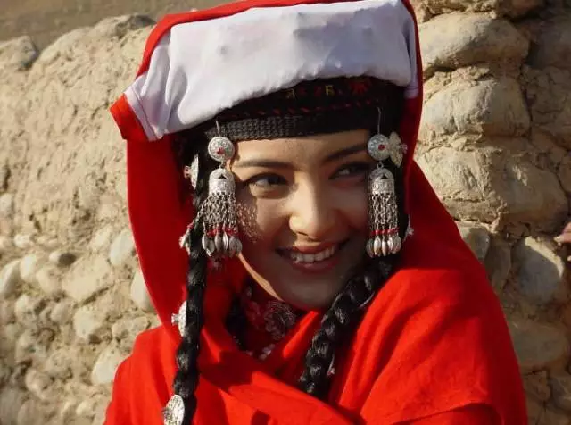 我国唯一白人聚居地，美女泛滥成灾，严禁与外通婚