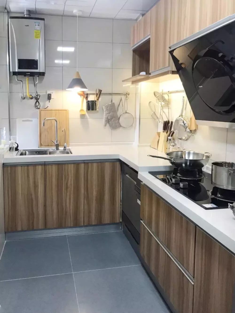 如何打造一个高颜值的厨房? 瓷砖和橱柜颜色要选好