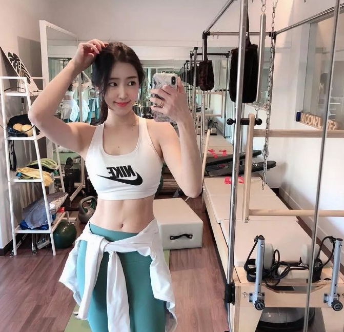 爱健身的女孩子，身材好的不要不要的