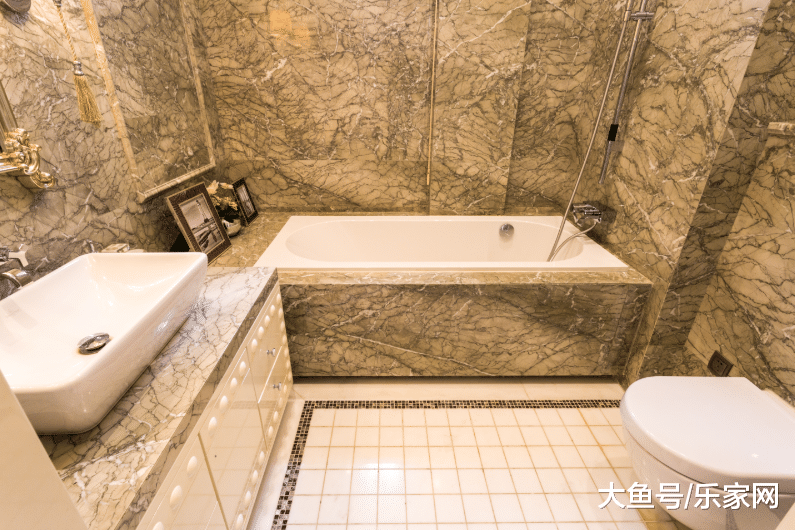 卫生间潮湿太闹心！婆婆支了几招，瞬间干净清爽了！