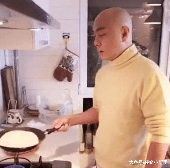 看看張衛健在香港的家，名氣這么大的明星，房子卻像普通人家