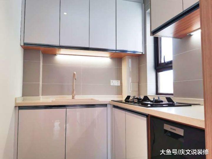 家是一座城堡，装修打破常规，让厨房大变身，满意又实用
