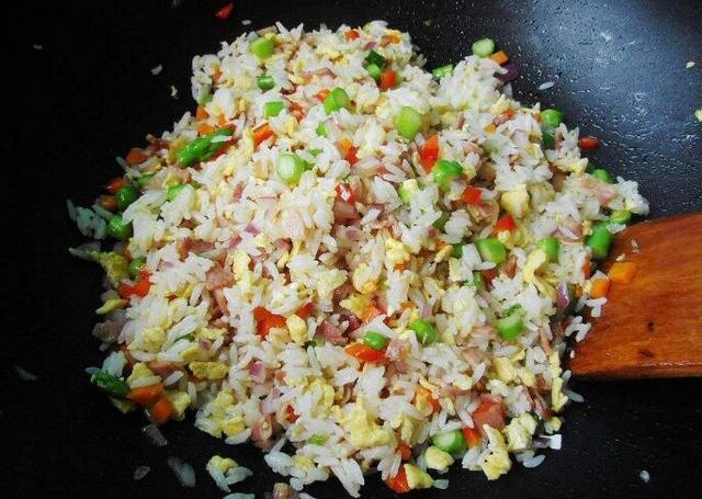 蛋炒饭是先炒“饭”还是先炒“蛋”，20年都炒错了，难怪婆婆嫌弃