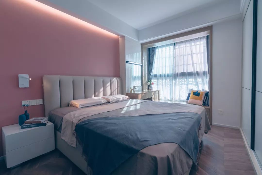 无主灯的卧室，温馨舒适，有情趣！