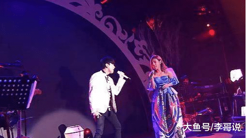 林俊杰大型翻车现场，调起高了的后果，搭档女歌手都憋不住笑了