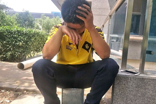 平台要求小哥“翻山”送外卖，超时后被扣分，小哥：配台直升机？