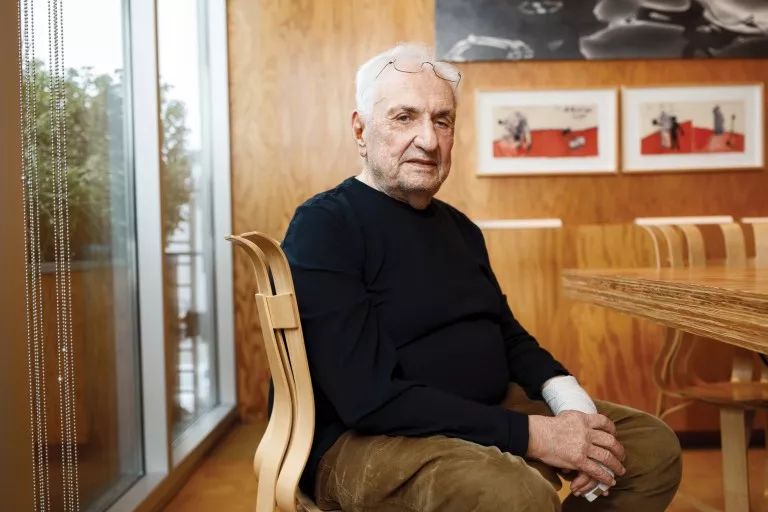 建筑界的毕加索给 LV 造了座房子，像揉皱的纸团