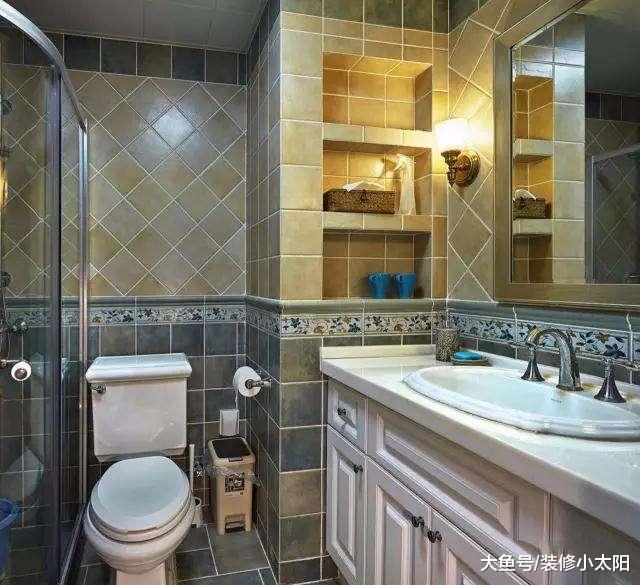 卫生间万万不要装置物架了，头次见这种设计，既省钱又防水