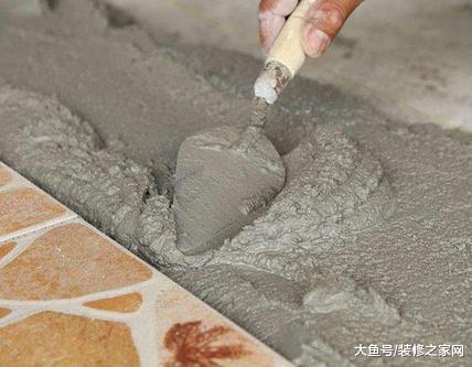 贴砖用瓷砖胶还是用水泥？老师傅现在说实话了