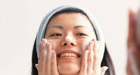 皮肤科医生：这几种洗面奶含“剧毒”，你的皮肤不差谁差