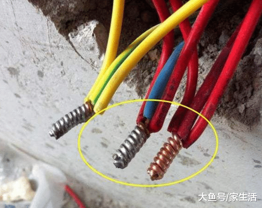 头一次见工人这样接电线，一秒一个还牢固，住几十年也不怕短路