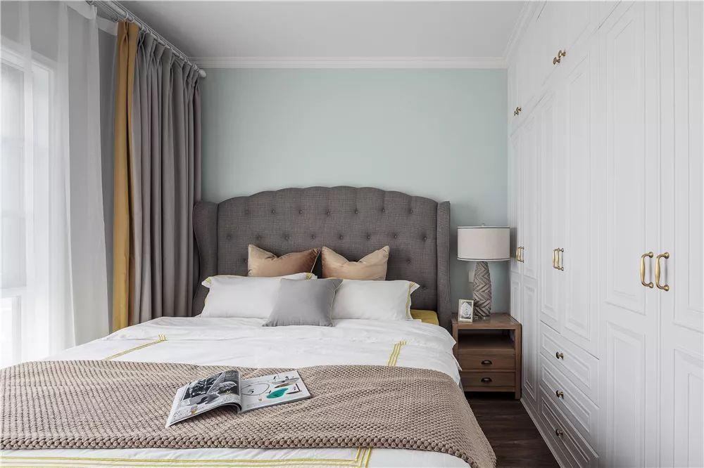 入戶即是橫廳的四居室，裝修既有小清新之感又有端莊、優雅之風！