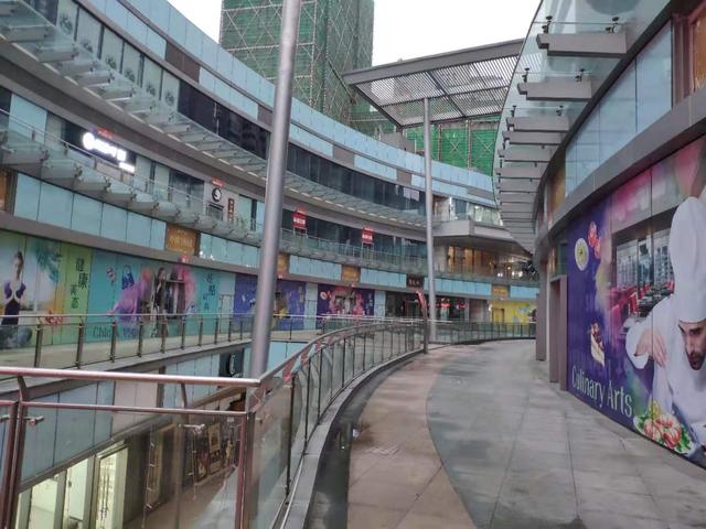 江汉路一大型商业陷尴尬境地，大量商铺空置