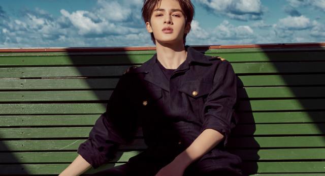 NPC朱正廷发博贴出私生饭照片：别怪我，下次直接警察局见