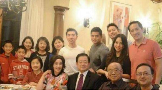 晒晒刘晓庆住的豪宅，一个人也吃这么丰富的饭菜，生活质量太好了