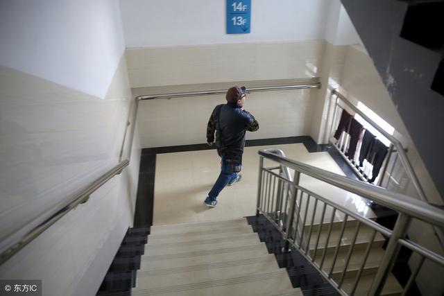 买“楼梯房”好, 还是“电梯房”好, 网友: 楼梯房才是“宝”