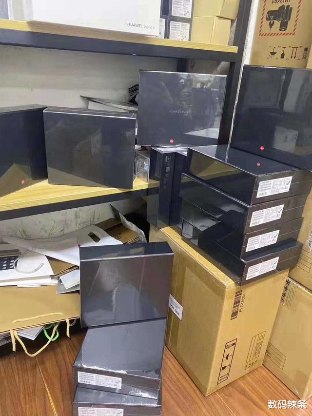 华为折叠屏收购价一夜暴跌2万,黄牛高价收来的matex堆满了仓库