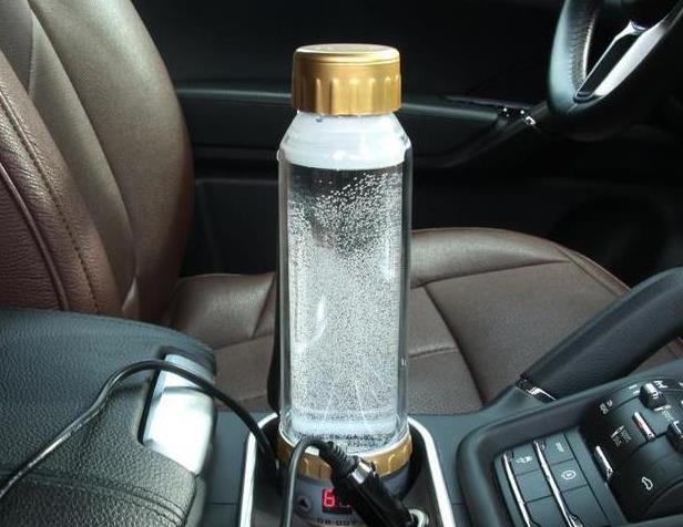 ▲任何车辆：方向盘都自带这插口，多数人浪费不用，精明人早就天天用