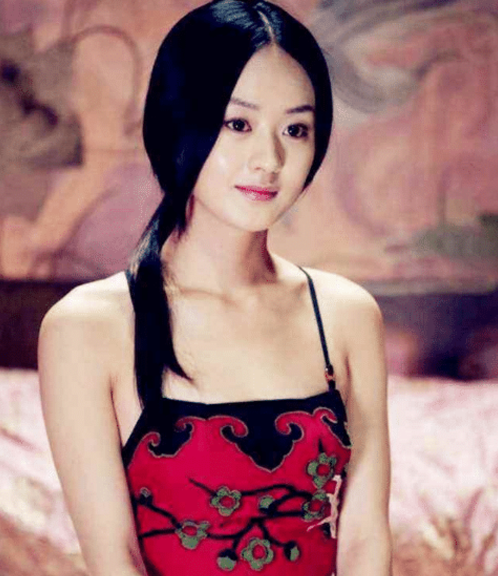 女星穿上"肚兜"的模样,6张图张张经典,最后一张堪称尤物!