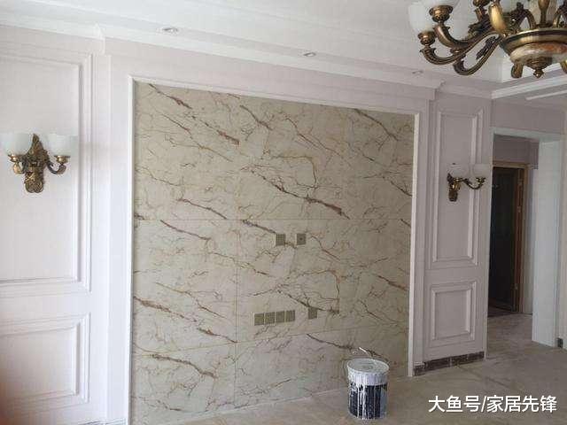 越来越多人家里不装电视墙了，如今流行这样做，懊悔知道晚了