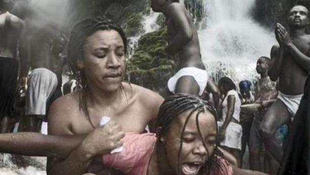 美国人贩子运输奴隶：无论男女都要扒个精光？原因道尽人性丑恶