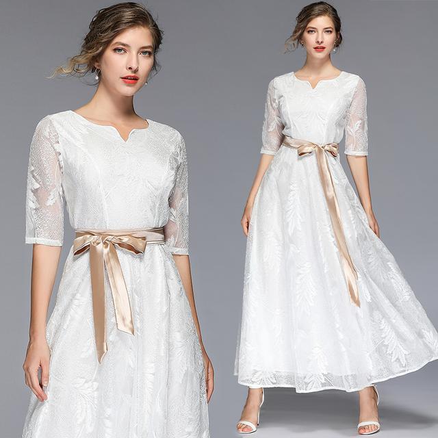 五月出游，建议穿“蕾丝连衣裙”，不挑场合不挑人，美得刚刚好