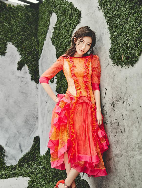 美了我的长公主，张棪琰红裙美照曝光娇俏灵动