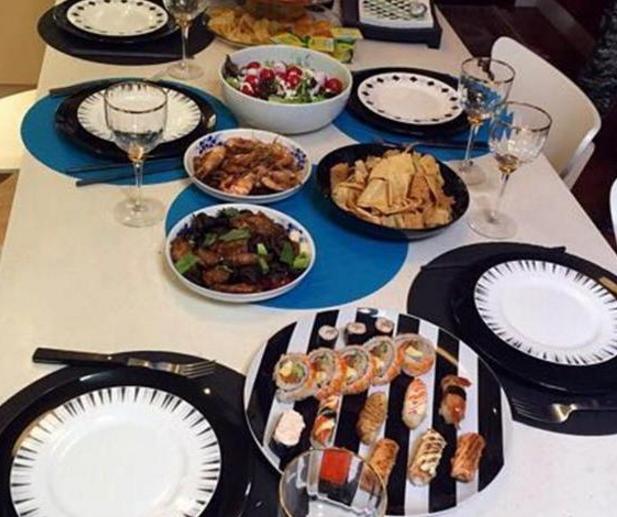 任重晒自己的豪宅，平时在家也喜欢看综艺节目，生活中从不吃快餐