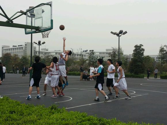 打篮球的男生“最帅”？这3个小习惯不愿意，大家相当嫌弃