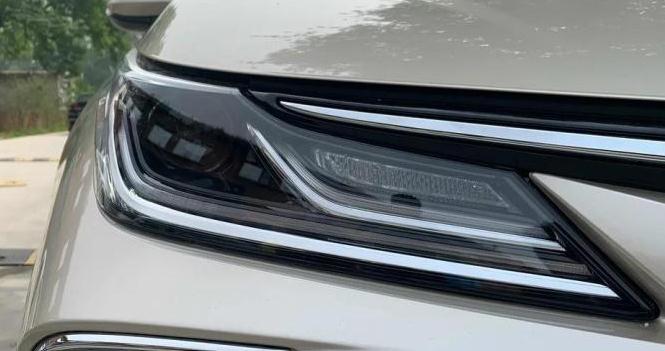 2019款一汽丰田卡罗拉现身街头，轴距超朗逸，配独立悬挂，又要火