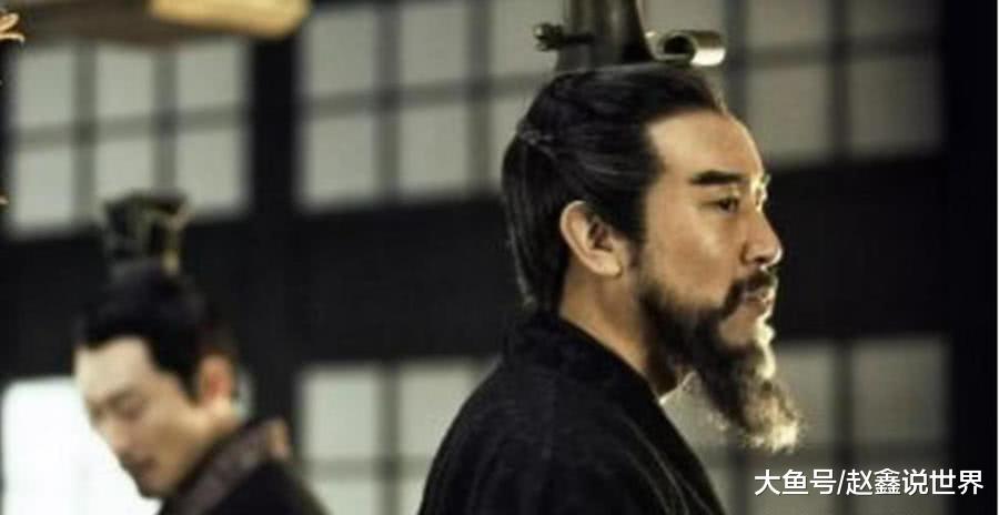 『刘备』庞统临死之前,向刘备推荐一谋士,说其才华不亚于孔明!