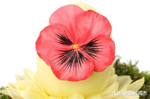 表面淑女，实际渣女，常有这3个特征