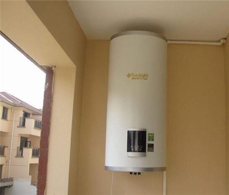 家里萬萬不要裝電熱水器了，有錢人都在陽臺裝這種，實用又省電！