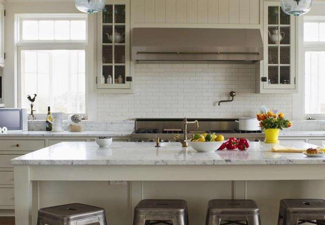 装修工人10年经验告诉买房夫妻，新家最不值得花钱的是这八个地方