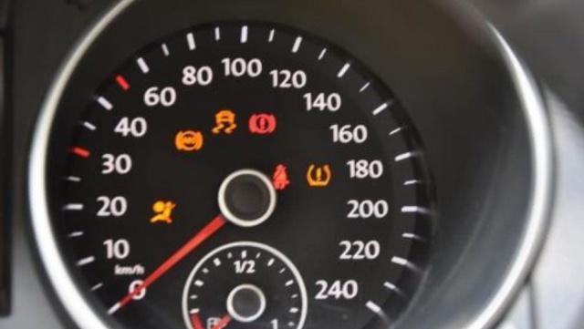 车上这4个灯是生命灯，亮了别多想赶紧停车！后悔就晚了