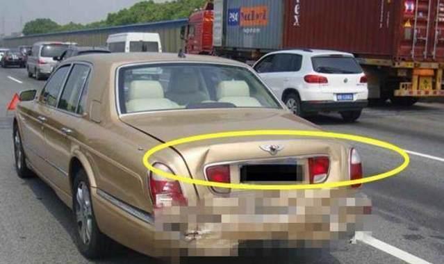 大众追尾600万宾利，大众全责，大众车主下车后确笑了！